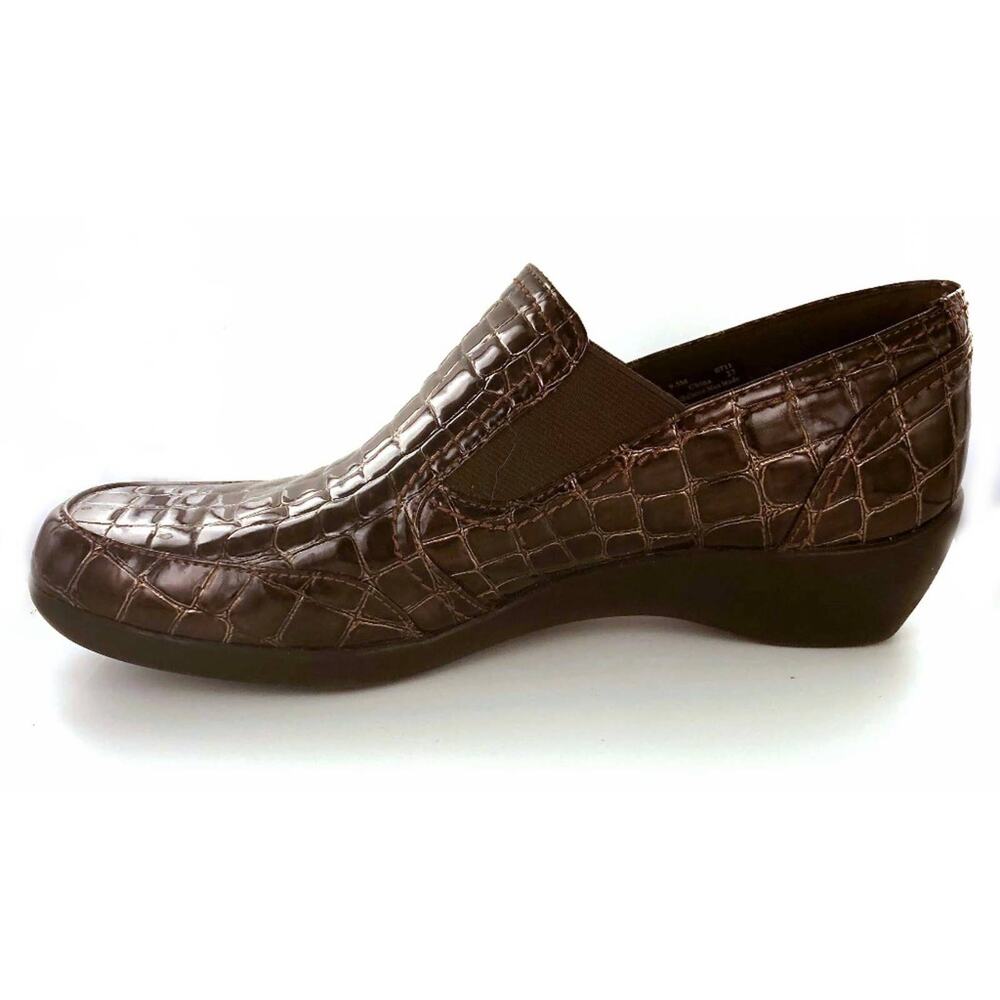 Clarks Women's Bendables  Brown Crocodile Wedge Low Heel Loafers 9.5